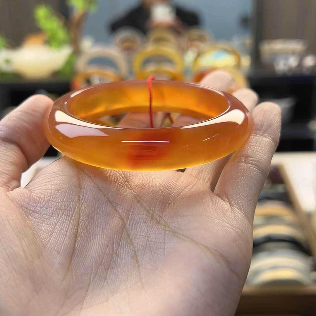 赵***丽玛瑙/玉髓未镶嵌手镯