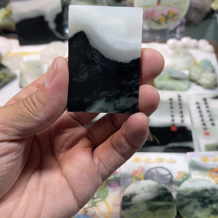 独山玉未镶嵌颈饰