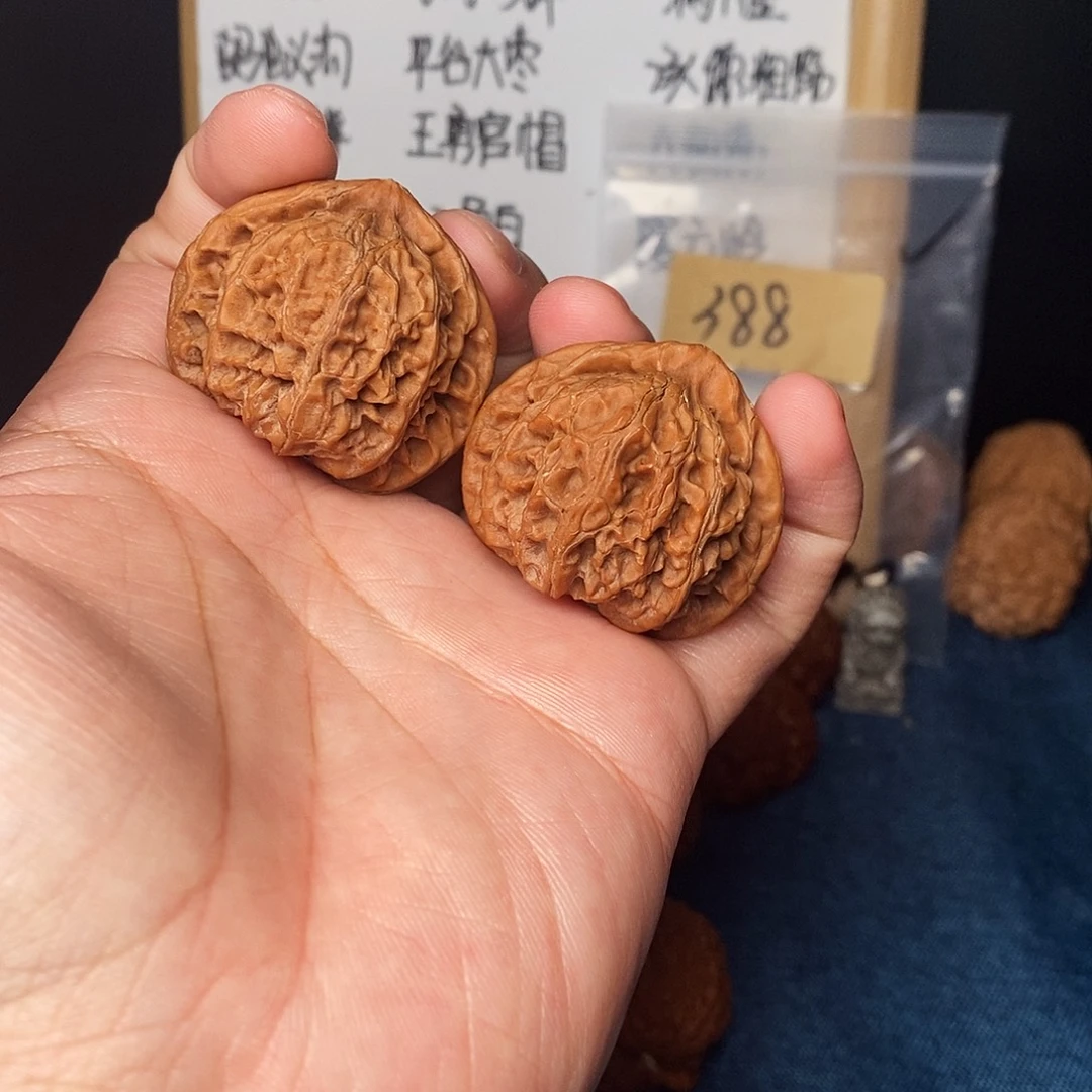 文玩核桃手串宫灯