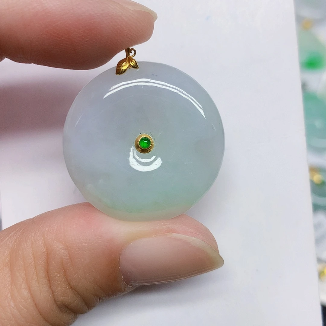 颈饰18K金镶嵌翡翠平安扣