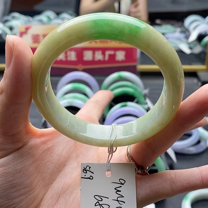 翡翠手镯未镶嵌57圈口