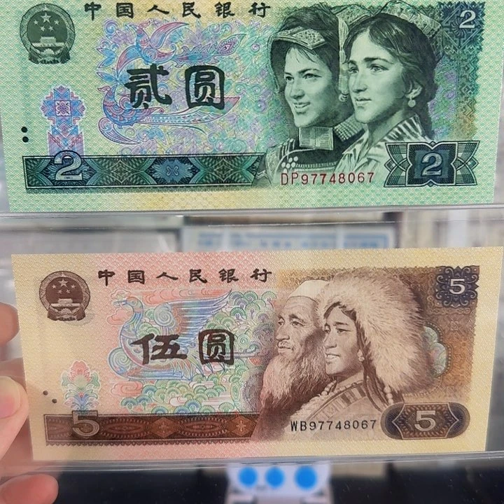 皇****.CSIS评级随机发货天生一对