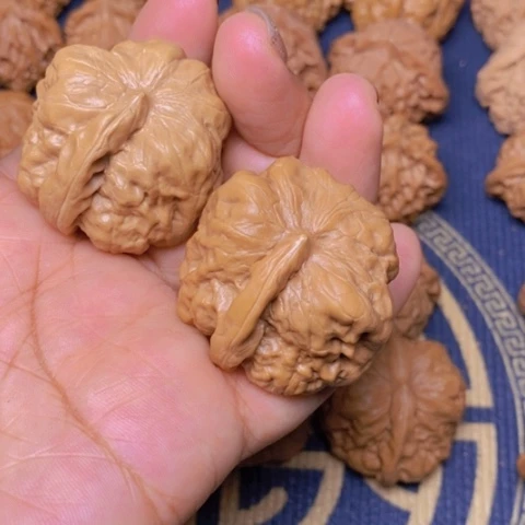 【闪购商品】文玩核桃吊坠?*?一根筋