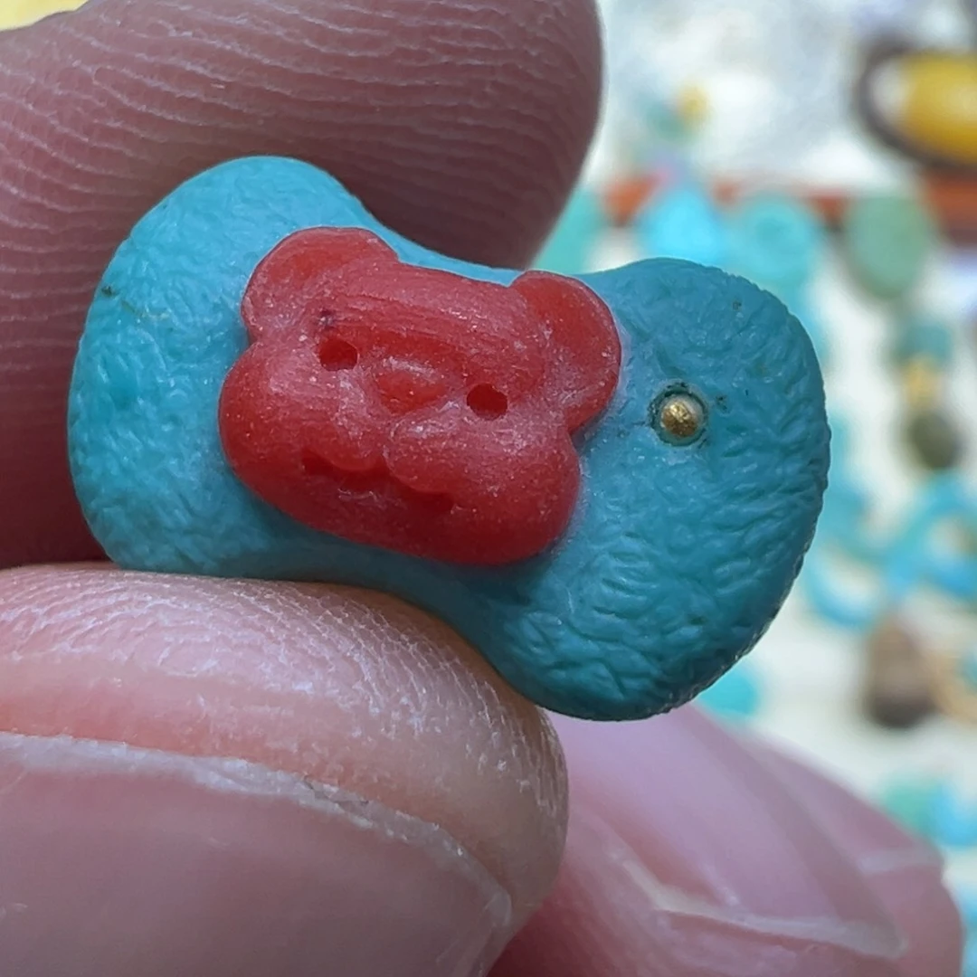 绿松石未镶嵌颈饰拼接