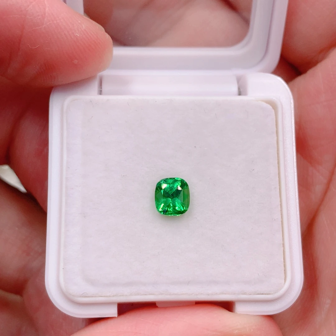 石榴石（沙弗莱）裸石未镶嵌1.03 ct