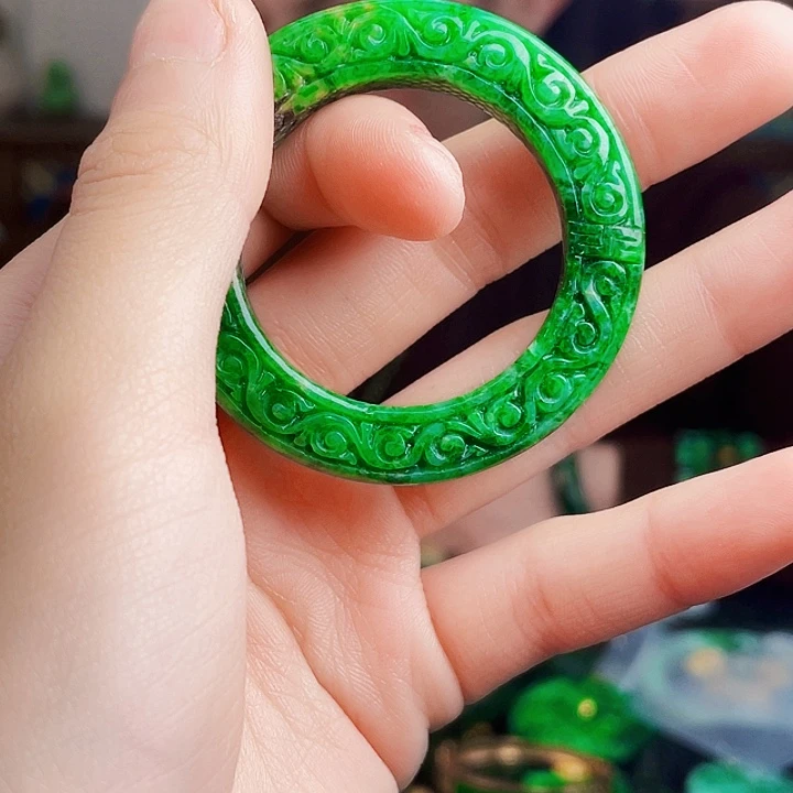 翡翠未镶嵌颈饰多样性