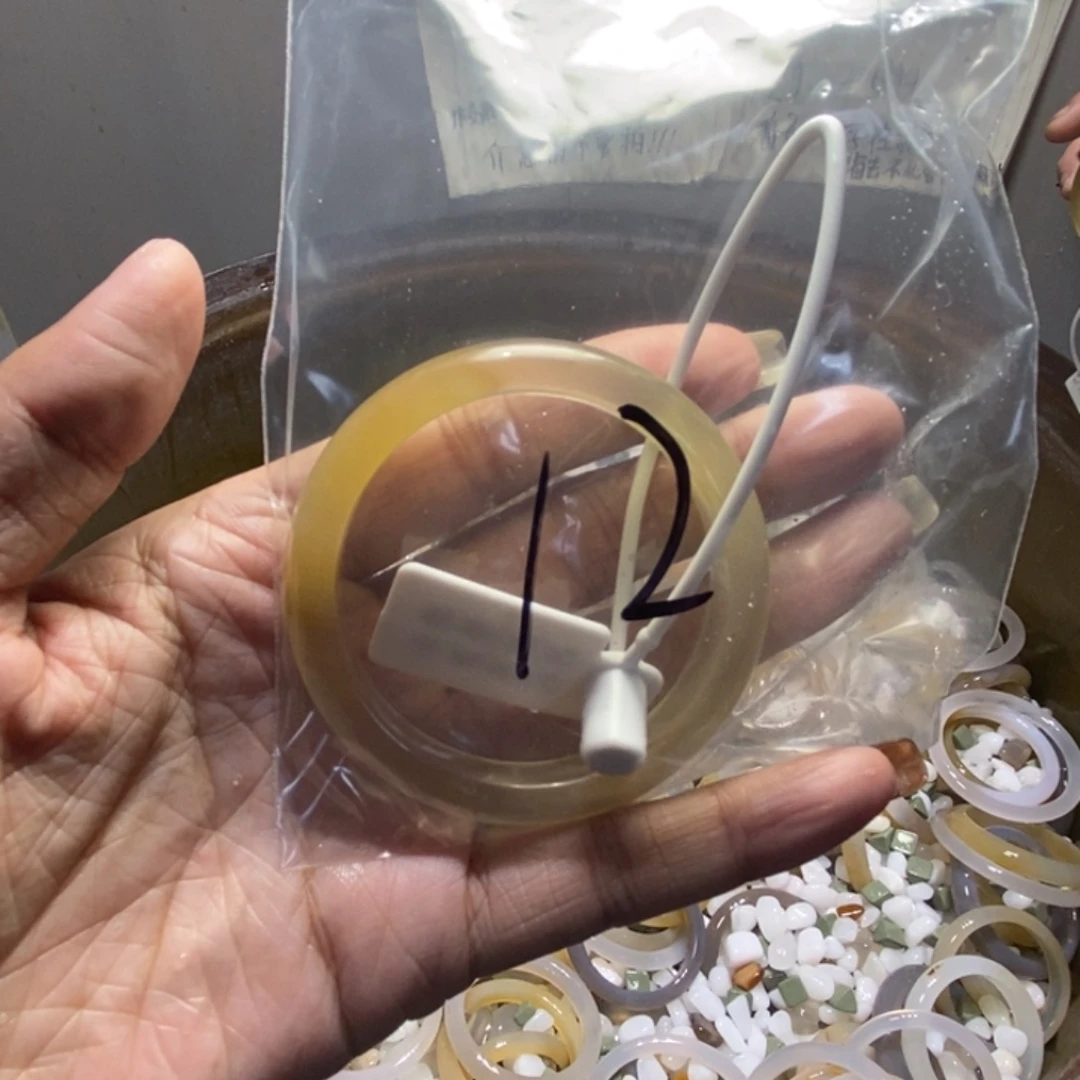 叫****玛瑙/玉髓未镶嵌手镯12号