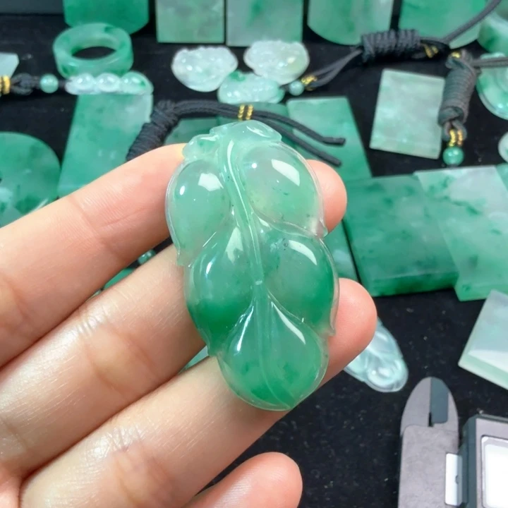 石英质玉未镶嵌颈饰