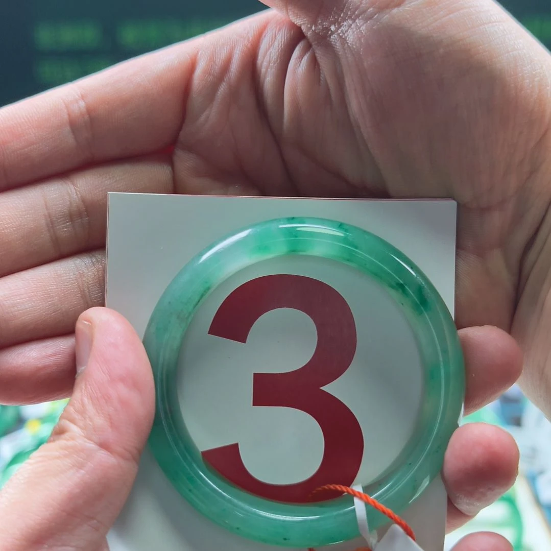 石英质玉（非洲翠）未镶嵌手镯