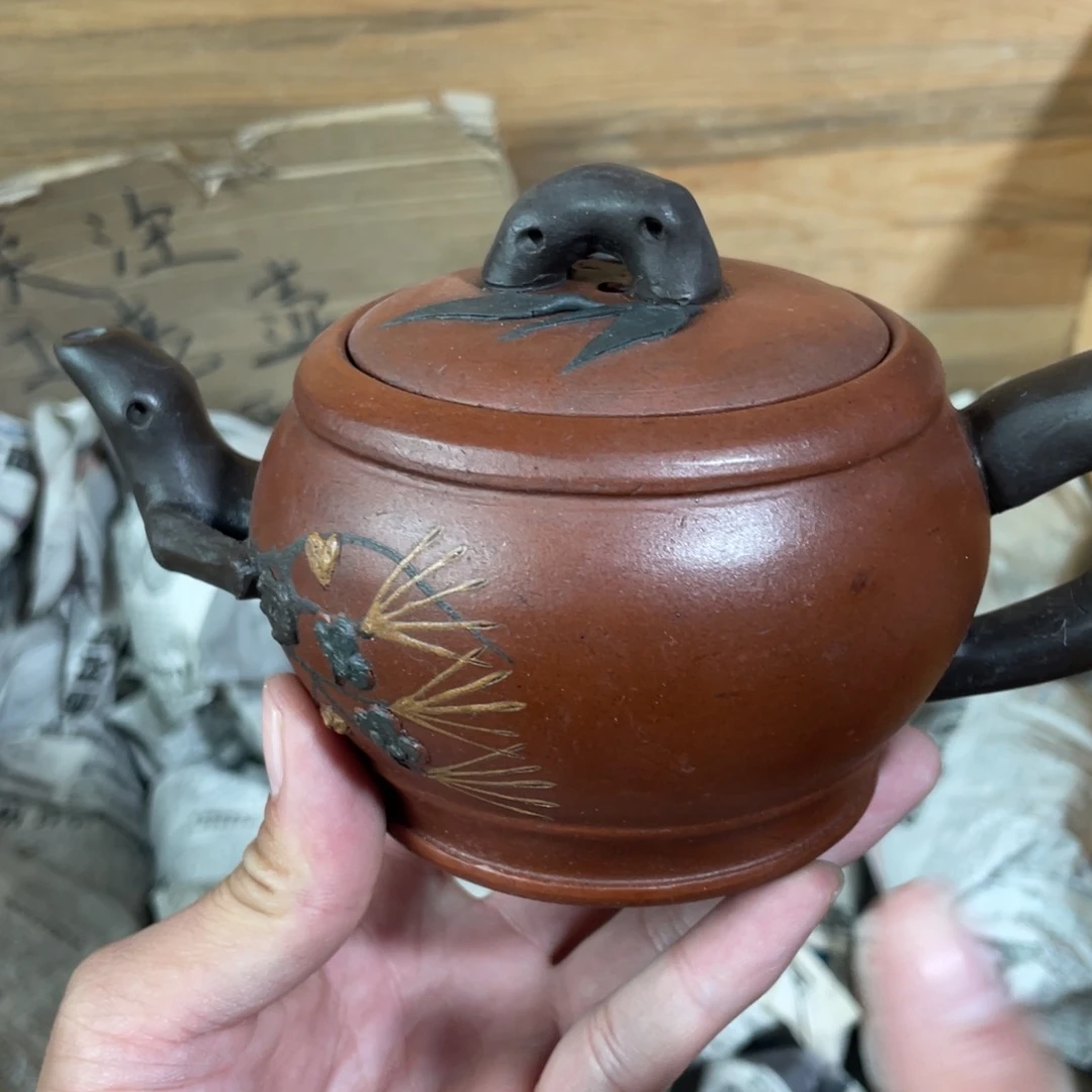 紫砂茶壶老厂紫砂壶一件。