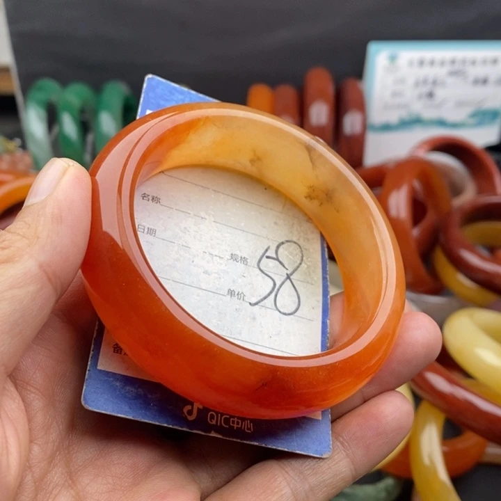 未镶嵌手镯石英质玉