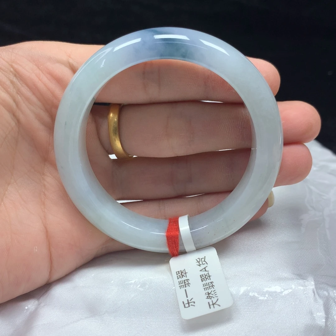 翡翠未镶嵌手镯（圆镯）52.6