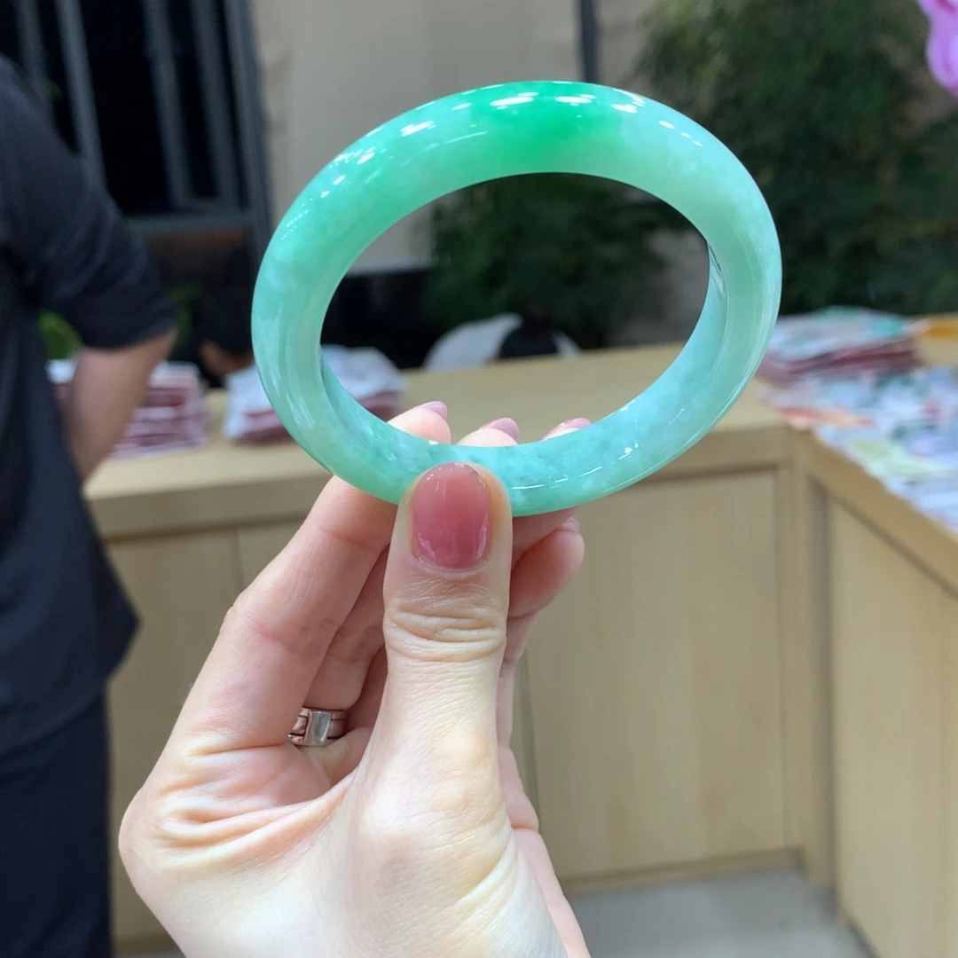 翡翠手镯未镶嵌R***?不退不换