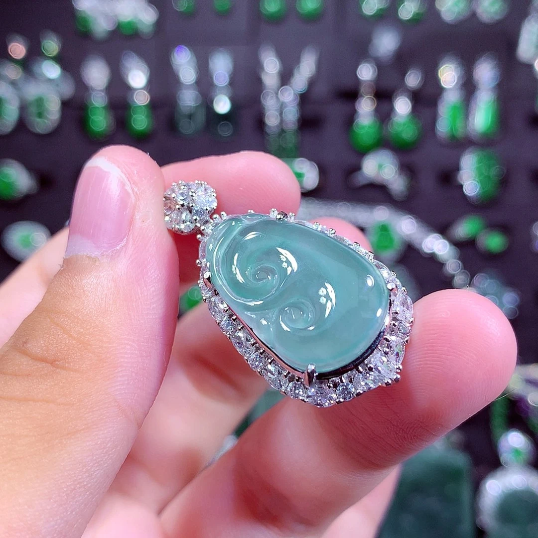 颈饰未镶嵌翡翠天然