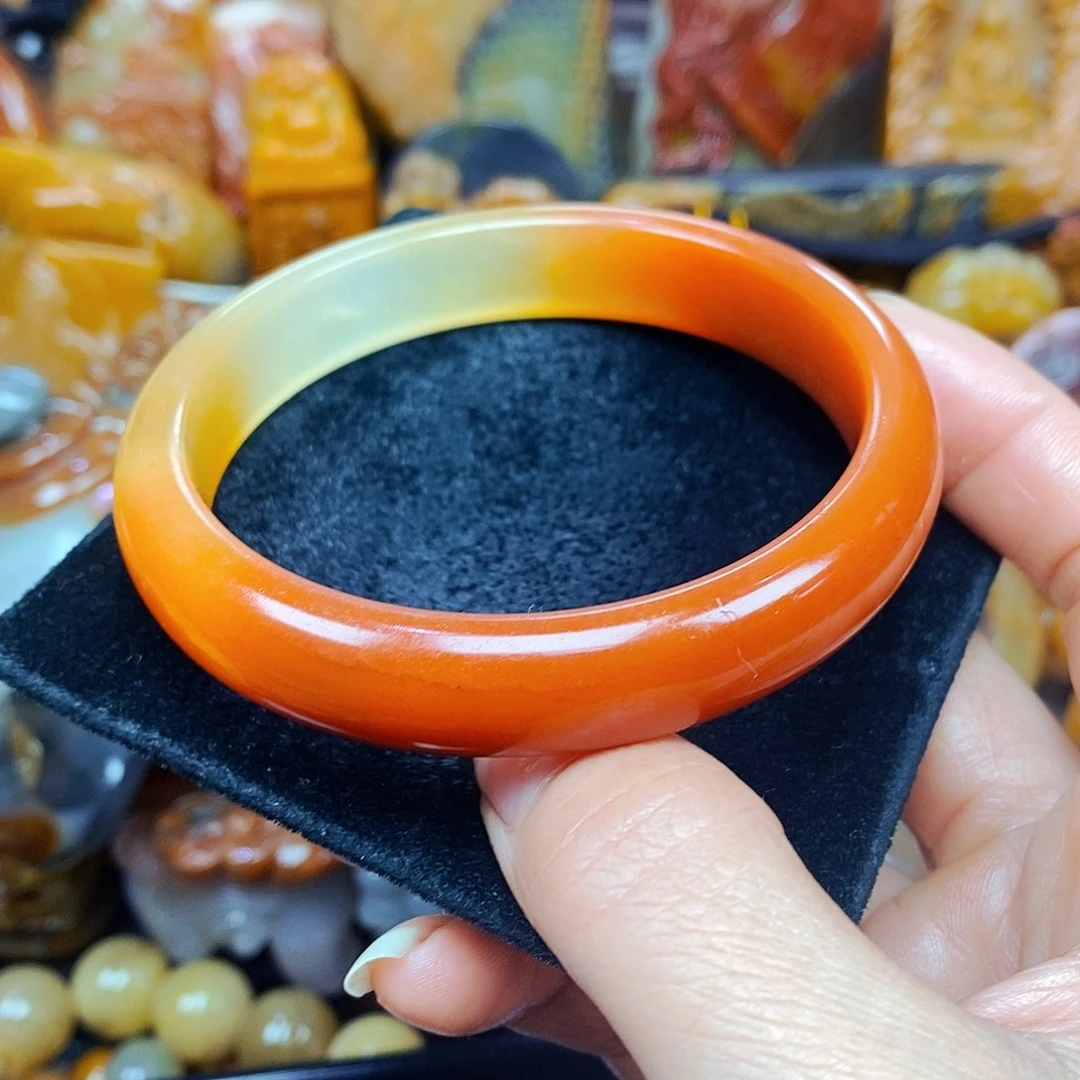 未镶嵌石英质玉（黄龙玉）颈饰