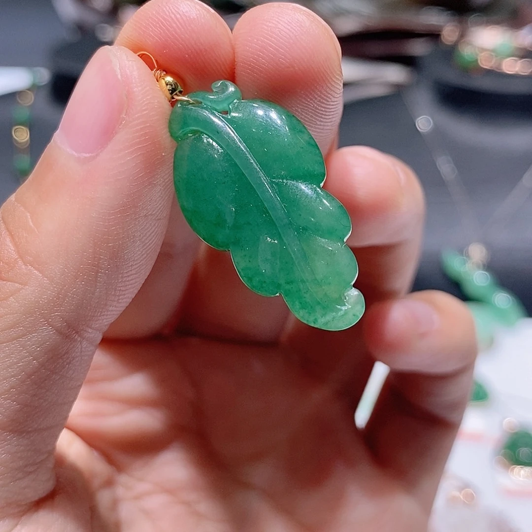 独山玉未镶嵌吊坠