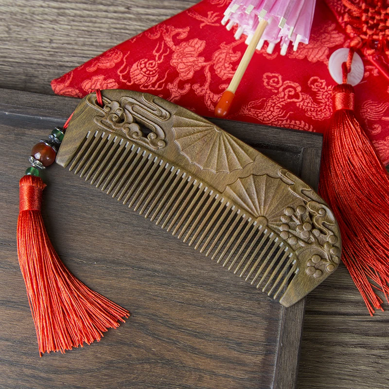 QQ周广胜精美绿檀木梳烟雨江南14CM