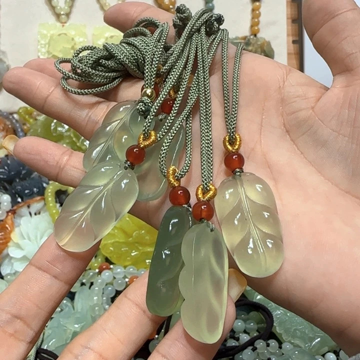 未镶嵌蛇纹石玉吊坠