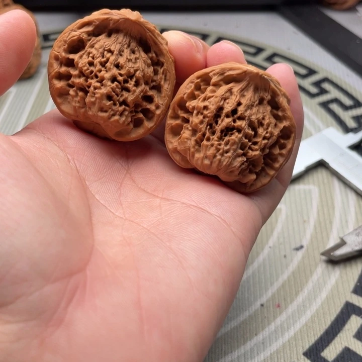 手串/手链核桃40精品蛇头，聚宝盆（一点黄丝）