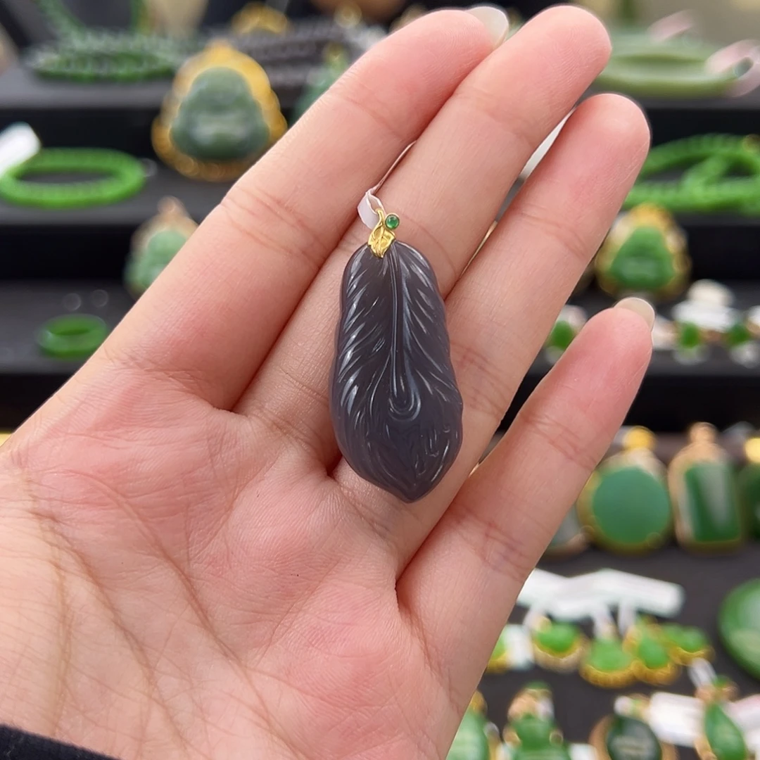 和田玉18K金镶嵌吊坠(不含链)烟紫羽毛