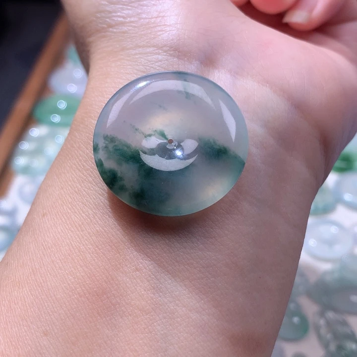 颈饰未镶嵌翡翠冰种飘花平安扣