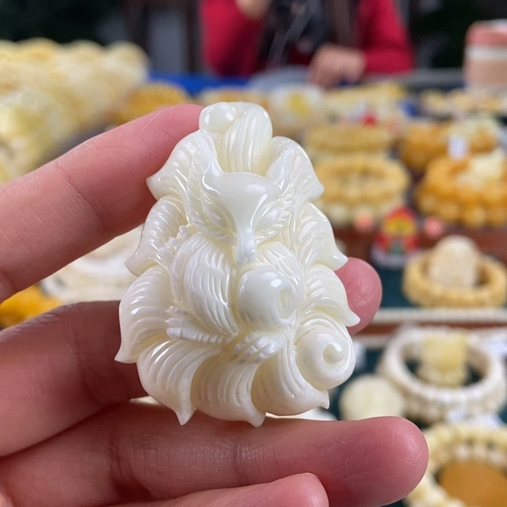 琥珀未镶嵌珠宝奇石16.45白蜡九尾狐吊坠