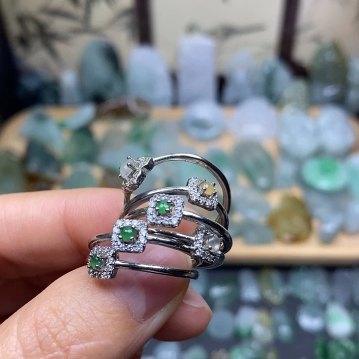 翡翠未镶嵌颈饰戒指一个 合金