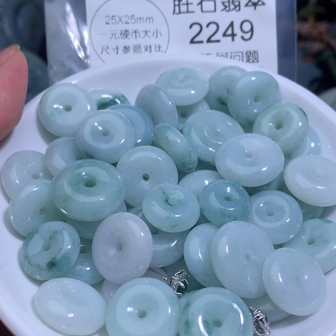 翡翠未镶嵌颈饰发1个