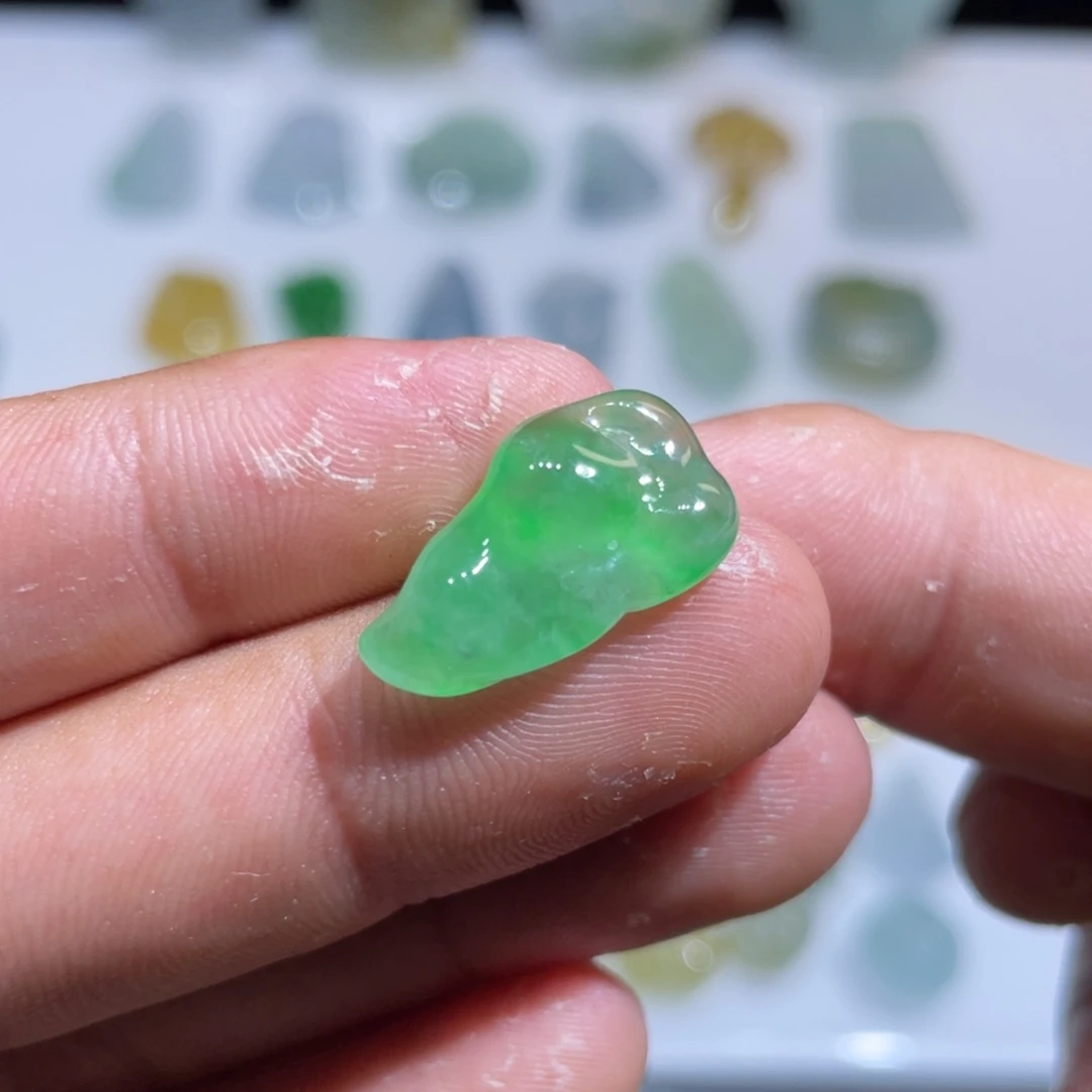 颈饰未镶嵌翡翠随形