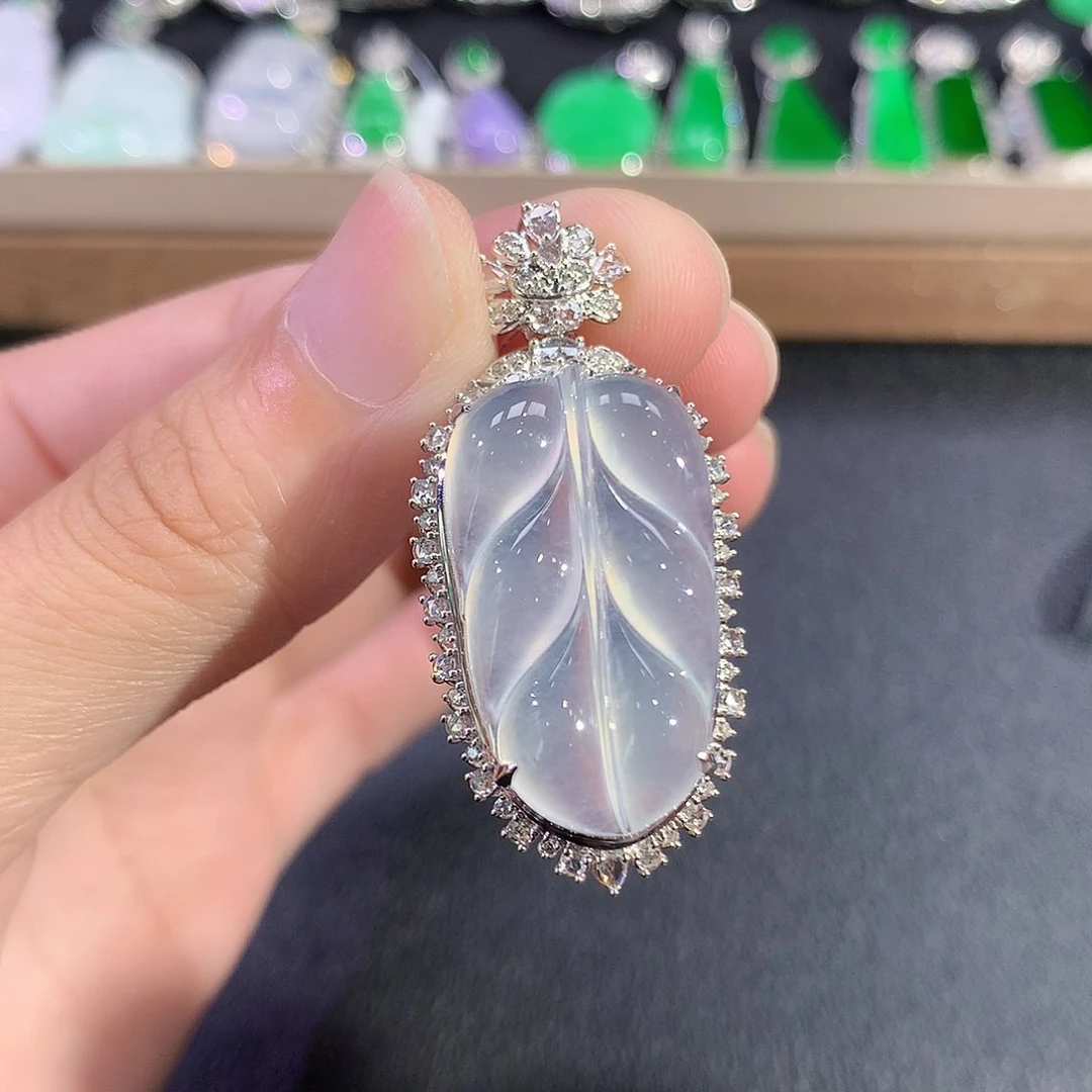 翡翠18K金镶嵌吊坠(赠链)