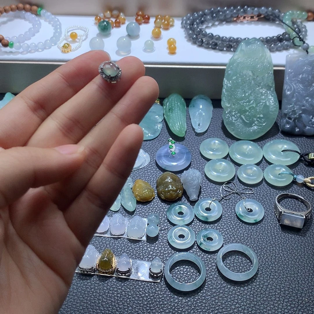 翡翠未镶嵌颈饰蛋面