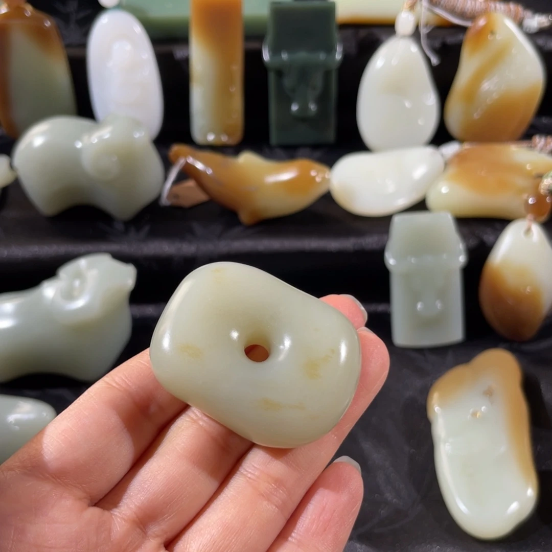 和田玉未镶嵌颈饰