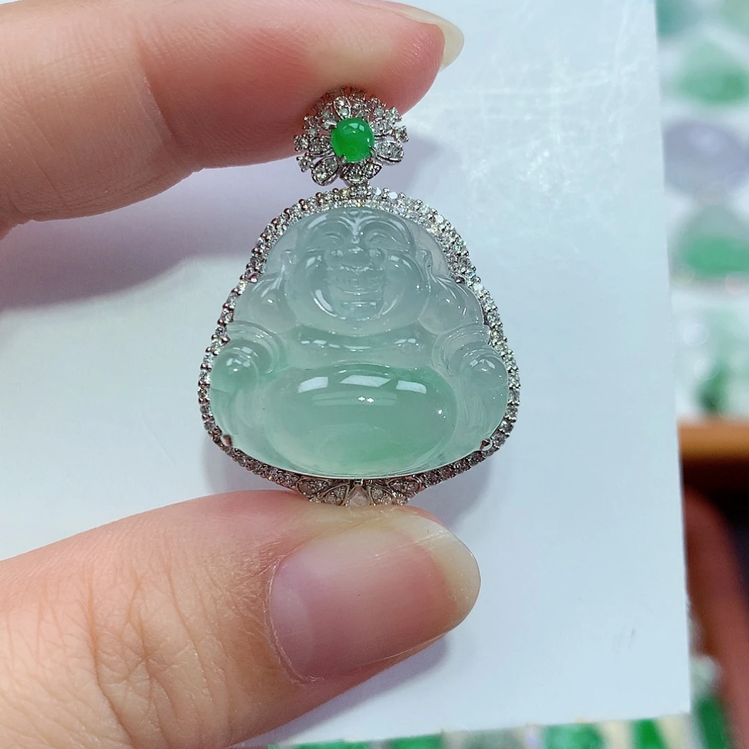 翡翠18K金镶嵌颈饰佛