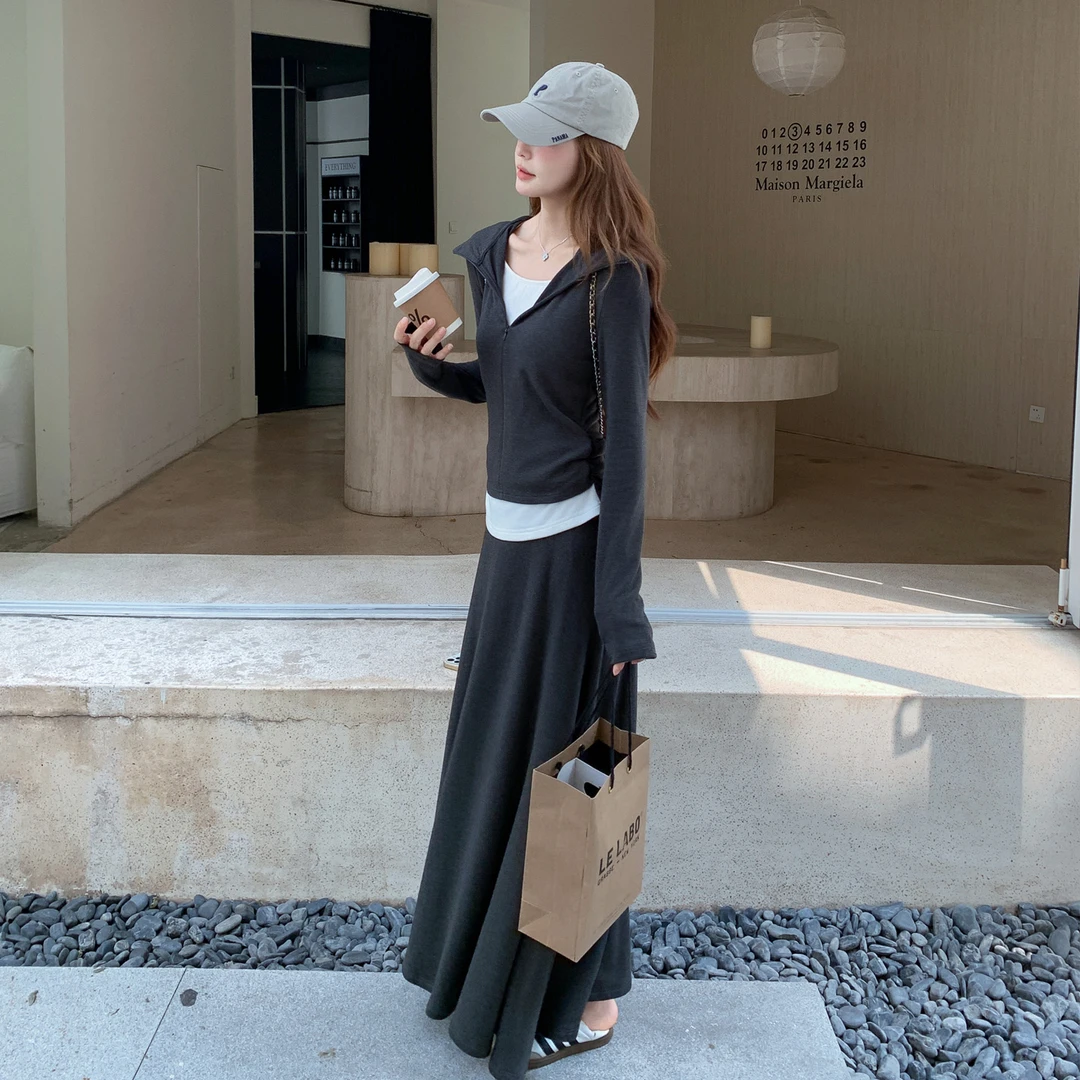 深灰色休闲运动风假两件连帽卫衣套装女秋季2025新款半身裙两件套