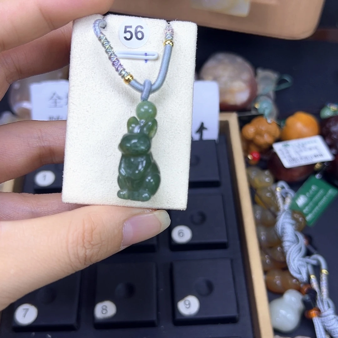 星***蕴石英质玉未镶嵌颈饰