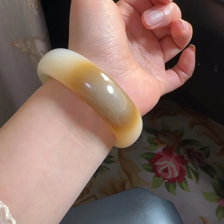 和田玉未镶嵌手镯