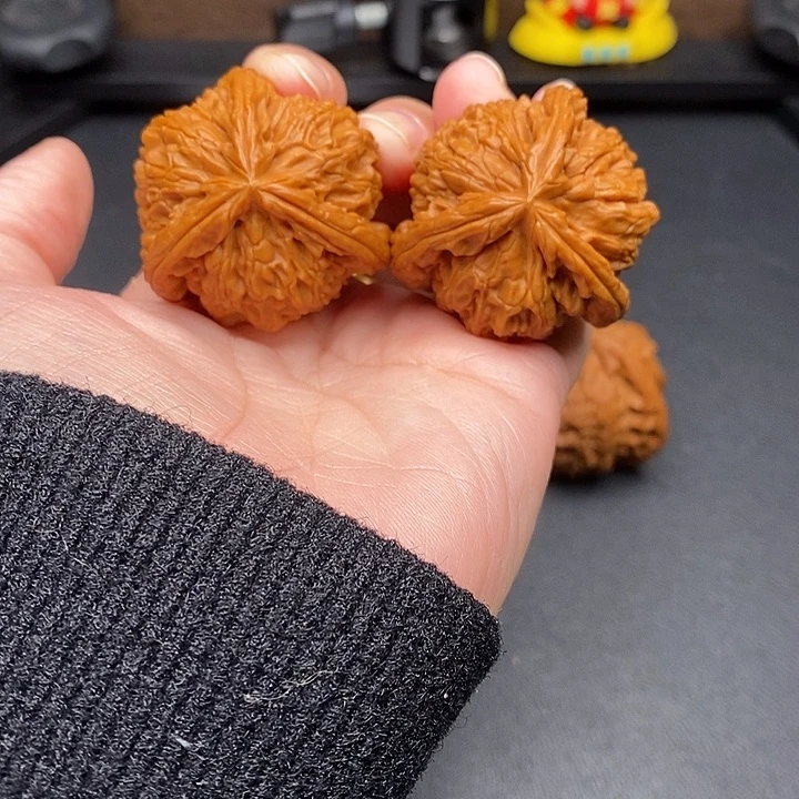 纳***达文玩核桃把件白奔