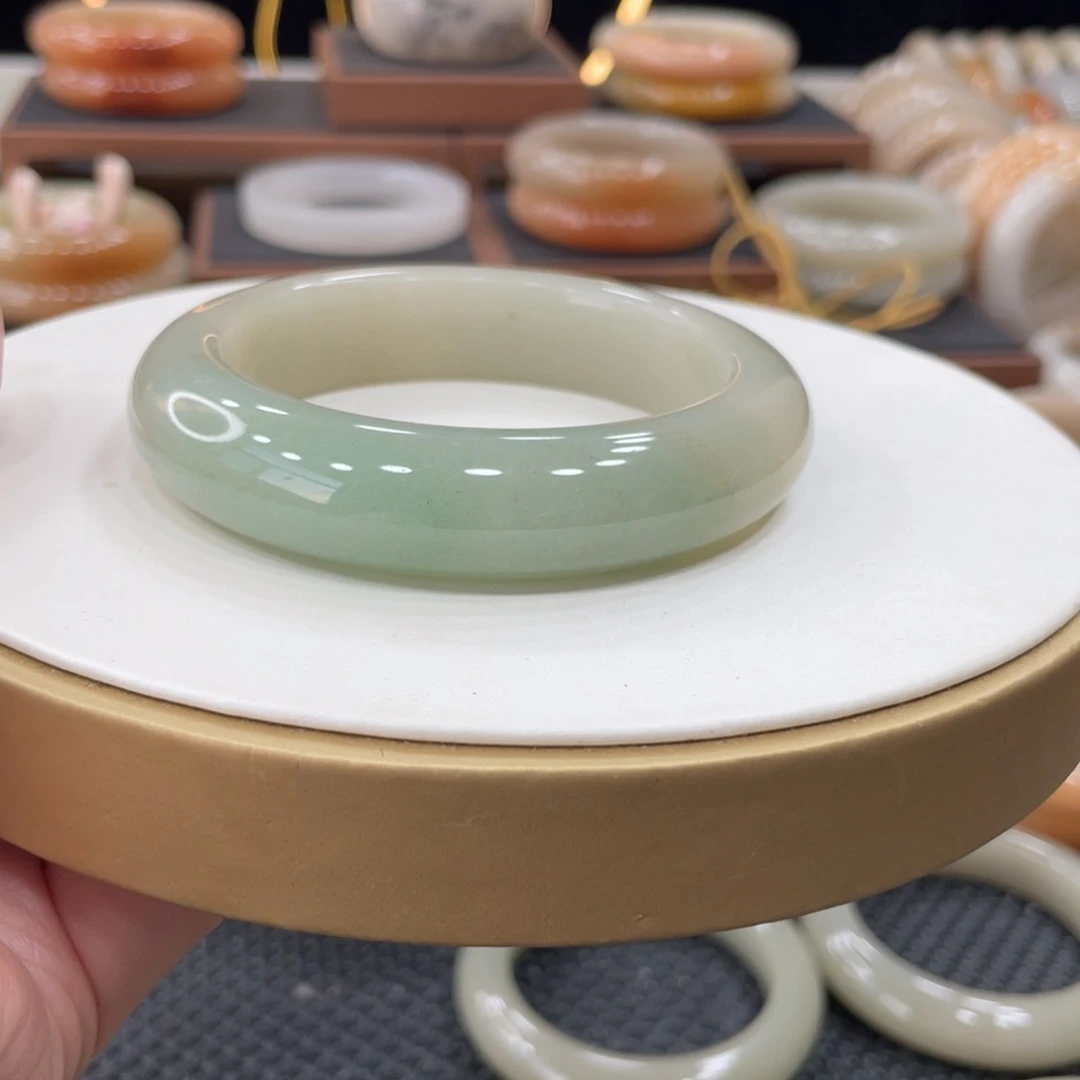 红***叶石英岩玉手镯合金