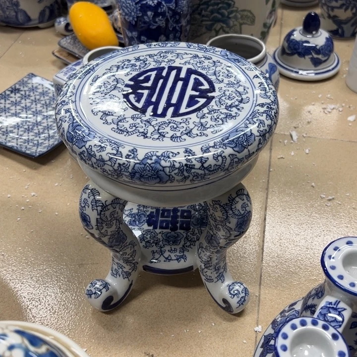 瓷片微瑕陶瓶。。。。。。。。。。。。。。