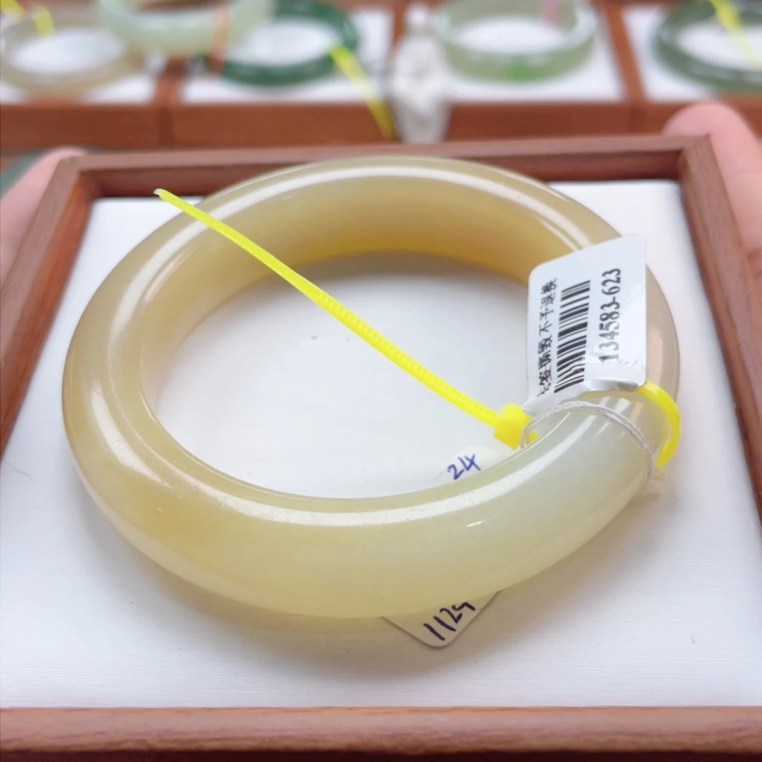 【闪购商品】未镶嵌手镯和田玉和田玉53