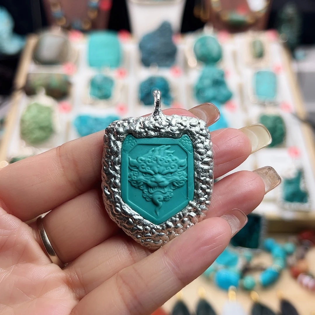 绿松石未镶嵌颈饰