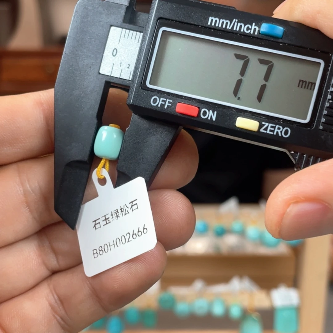 绿松石未镶嵌颈饰