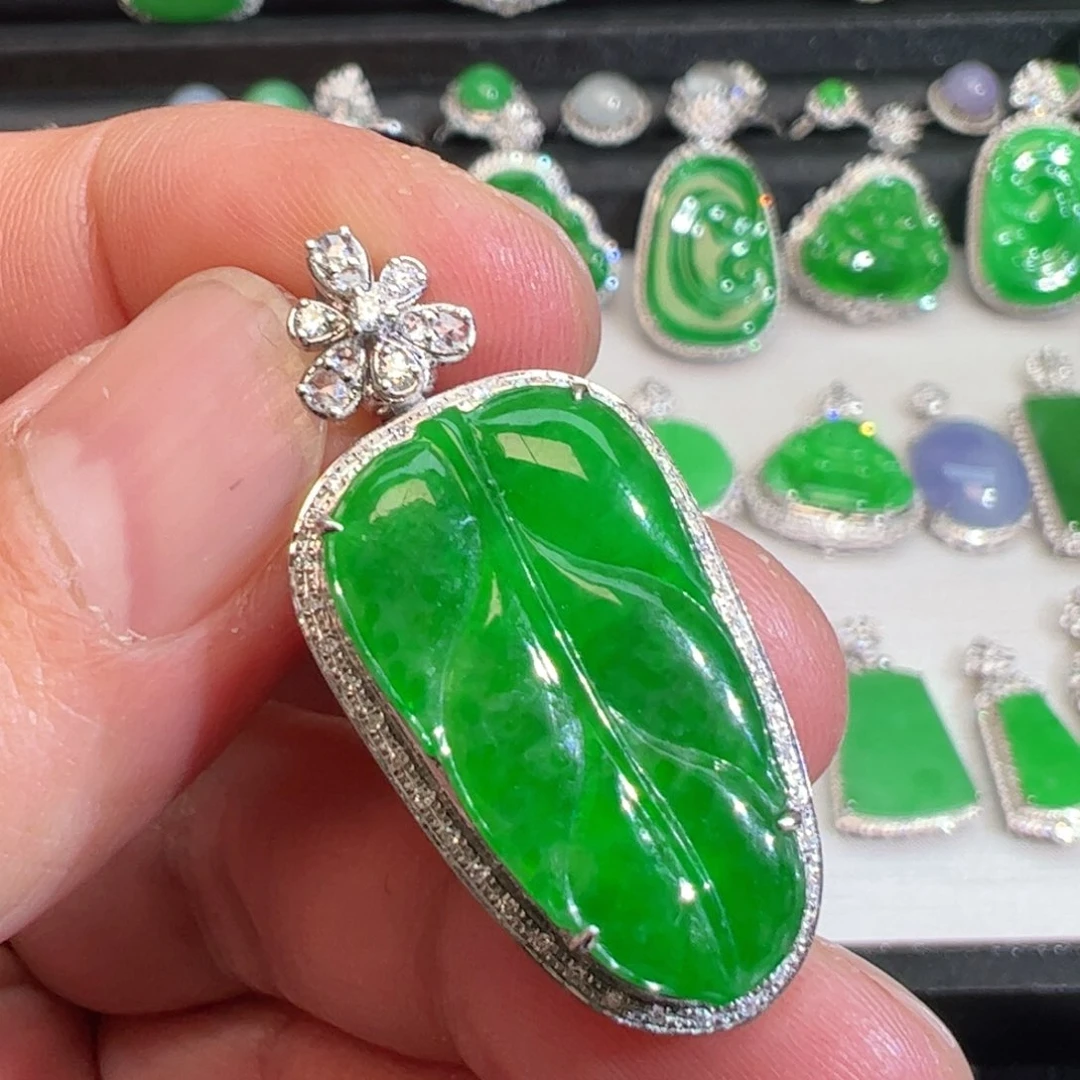 翡翠吊坠(不含链)18K金镶嵌