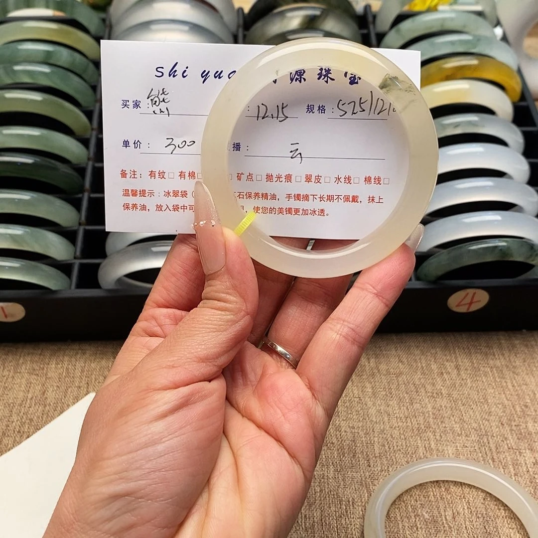 未镶嵌手镯石英质玉熊