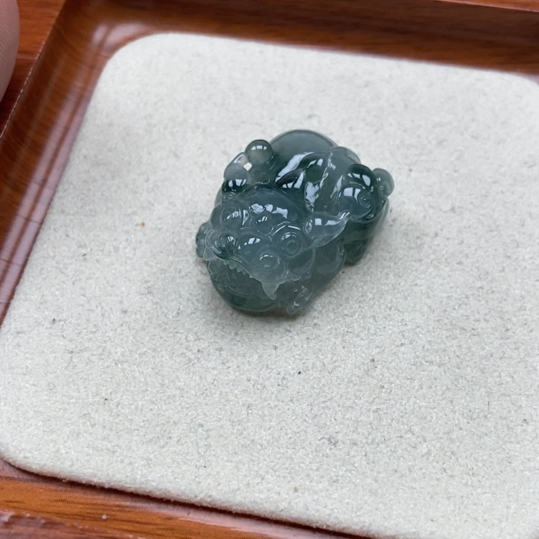 翡翠未镶嵌颈饰如意貔貅吊坠