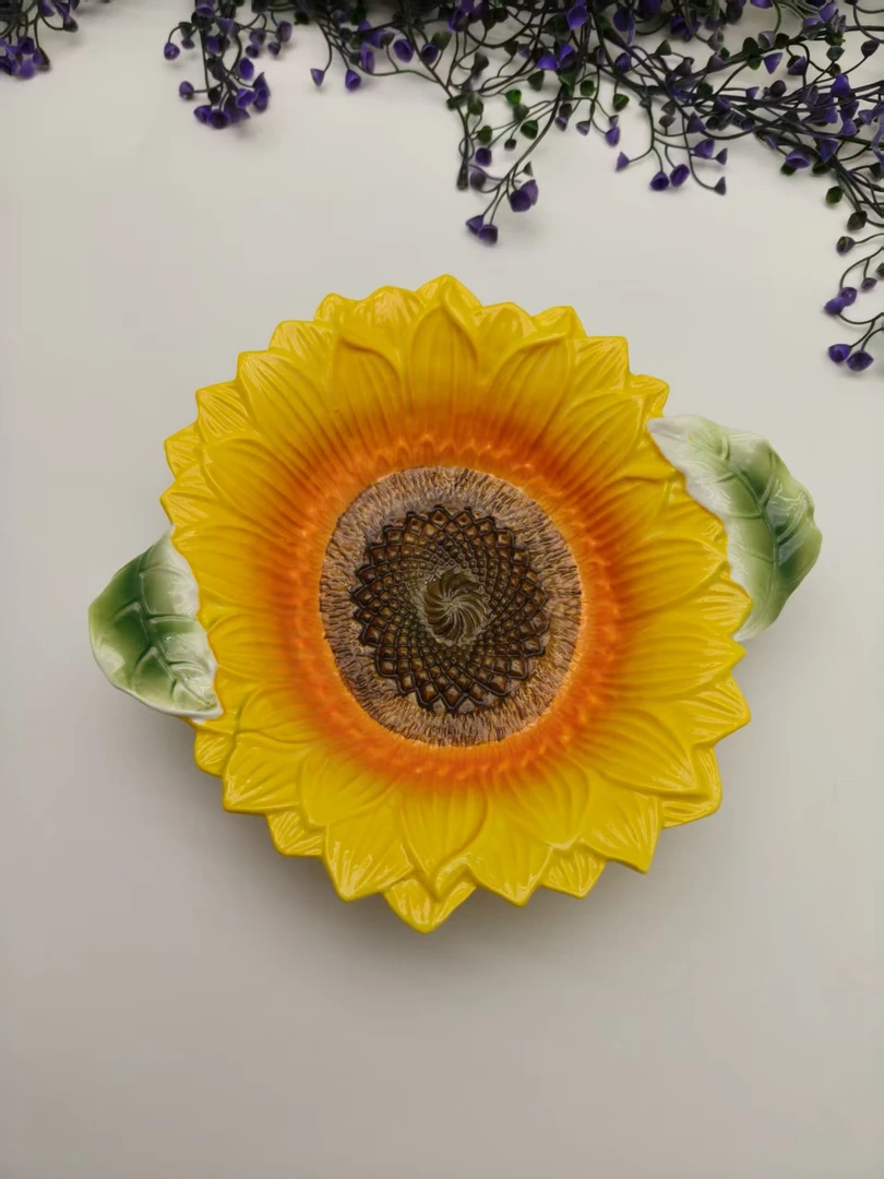 珐琅瓷手彩浮雕釉下彩向阳花双耳盘