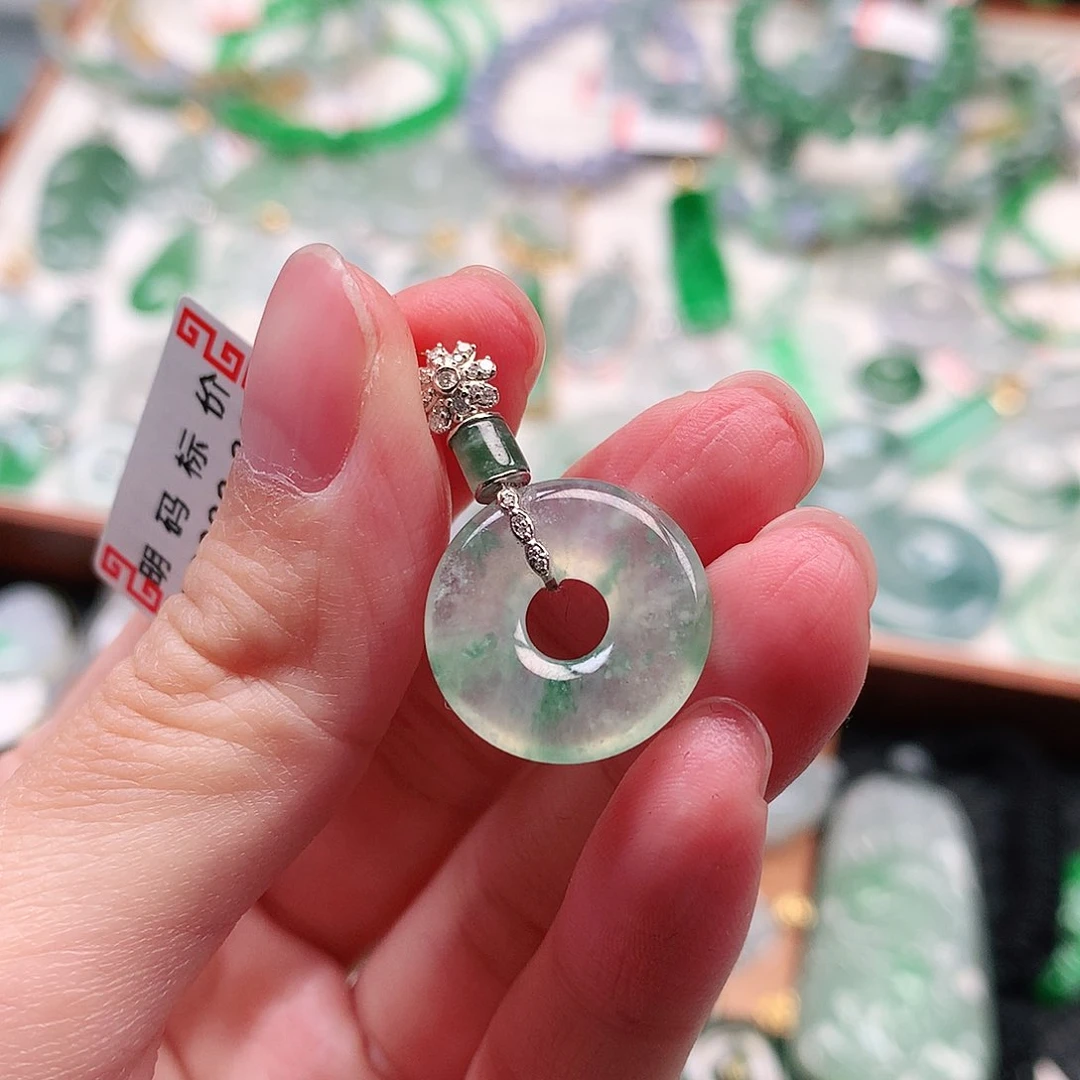 套链未镶嵌翡翠挂件