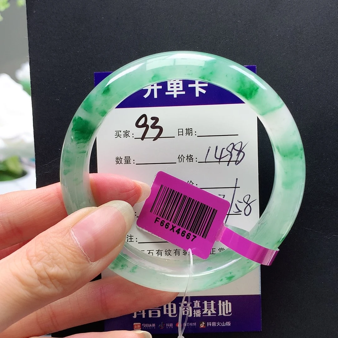 我***多未镶嵌手镯石英质玉