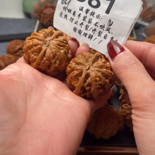 恶***手吊坠文玩核桃全品42粗筋081