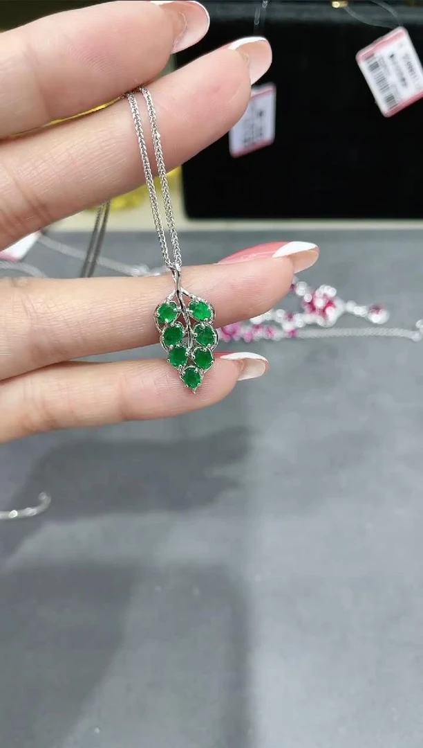 18K金镶嵌祖母绿吊坠叶子款（不含链）